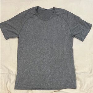 Men’s Lululemon athletica Heathered Gray Short Sleeve Crew